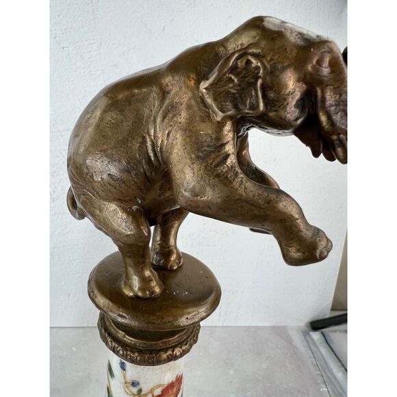 Vintage Chinoiserie Ceramic Obelisk Set 3 Brass Elephant Finials Famille Rose - Picture 15 of 16